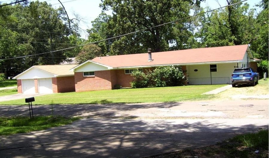 610 Burke St, Ashdown, AR 71822 - 3 Beds, 3 Bath