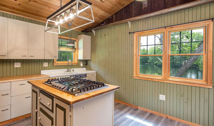 333 Smithfield Rd, Belgrade, ME 04917 - 2 Beds, 1 Bath