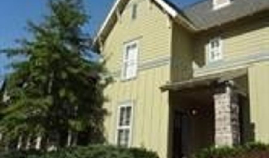 650 DEKALB St, Auburn, AL 36830 - 2 Beds, 3 Bath