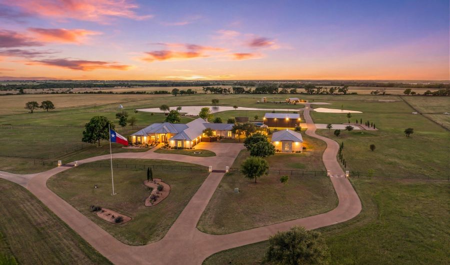 887 HCR 3110 N, Abbott, TX 76621 - 6 Beds, 6 Bath
