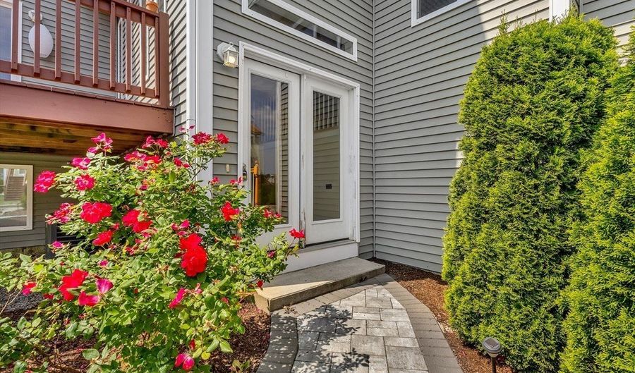 28 John Hancock Dr 28, Ashland, MA 01721 - 2 Beds, 3 Bath