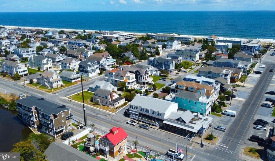 30 N PENNSYLVANIA Ave, Bethany Beach, DE 19930 - 4 Beds, 4 Bath
