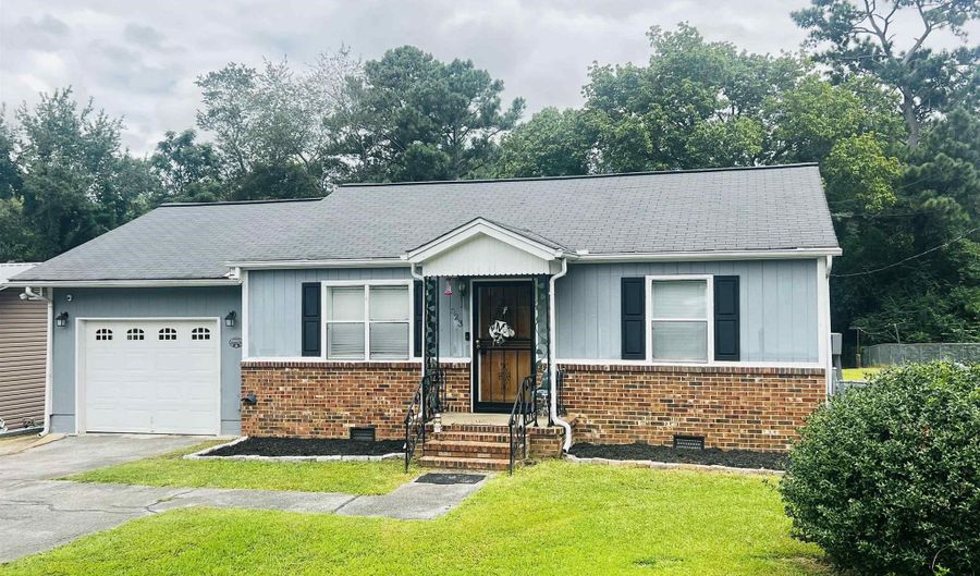 523 W 42ND St, Anniston, AL 36206 - 2 Beds, 1 Bath