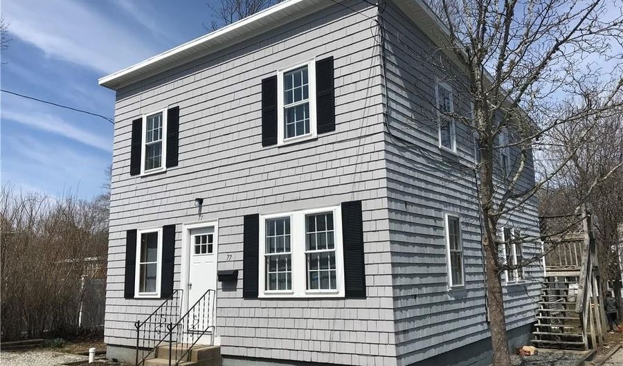 77 Narragansett Ave 2Nd Fl, Narragansett, RI 02882 - 2 Beds, 1 Bath