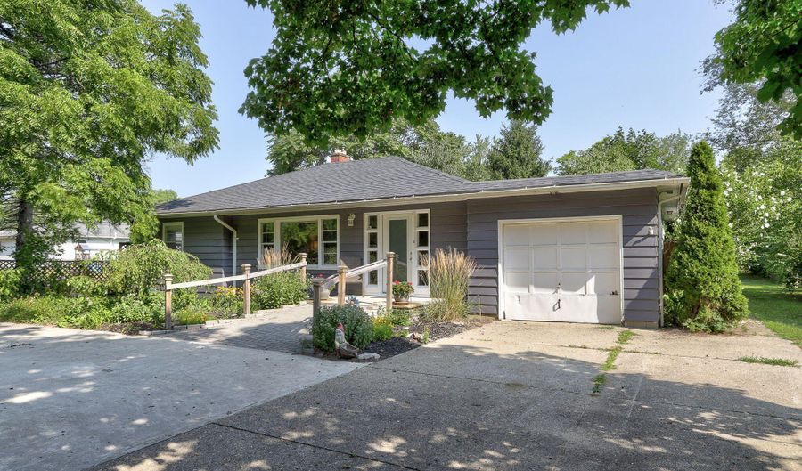 252 Thomas St, Allegan, MI 49010 - 3 Beds, 2 Bath