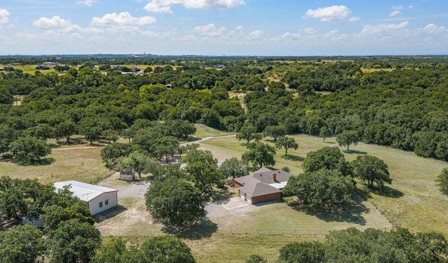 466 County Road 1180, Alvord, TX 76225 - 3 Beds, 2 Bath