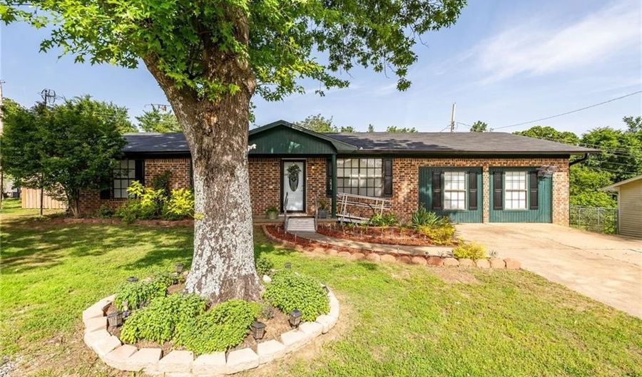 1424 Northwoods Dr, Alma, AR 72921 - 3 Beds, 2 Bath
