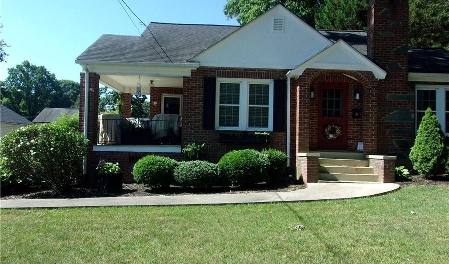 1247 Sunset Dr, Asheboro, NC 27205 - 3 Beds, 2 Bath