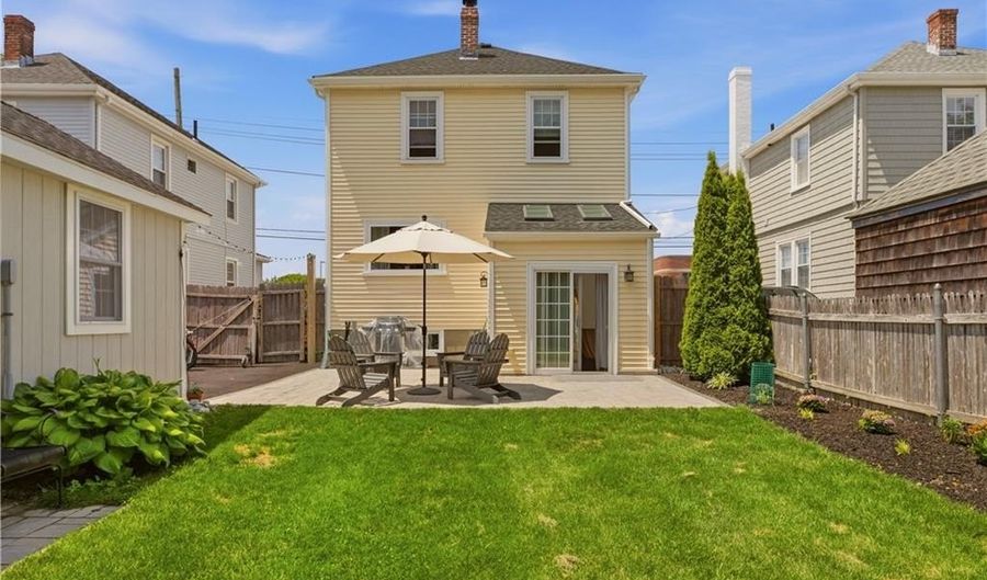 191 3rd St, Newport, RI 02840 - 3 Beds, 3 Bath