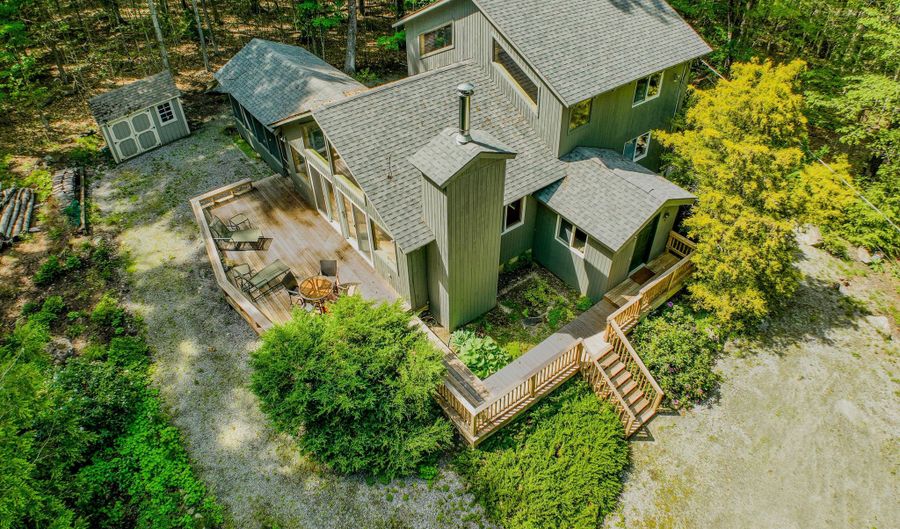 113 Iroquois Ave, Becket, MA 01223 - 5 Beds, 3 Bath