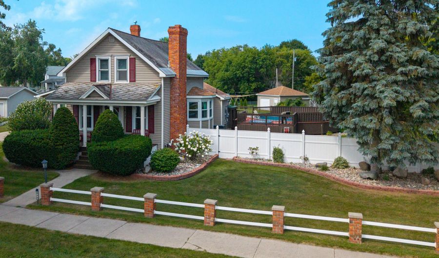 635 W Washington Ave, Alpena, MI 49707 - 4 Beds, 4 Bath