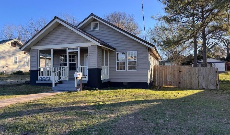 748 Brooks St, Batesville, AR 72501 - 3 Beds, 2 Bath
