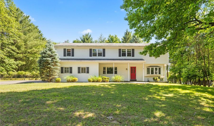5 Daisy Ct, Airmont, NY 10901 - 6 Beds, 3 Bath