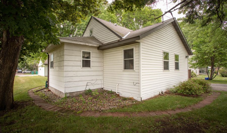 1314 Jefferson St, Alexandria, MN 56308 - 2 Beds, 3 Bath