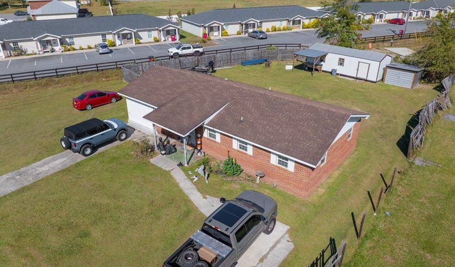 655 Beach Rd, Baxley, GA 31513 - 4 Beds, 2 Bath