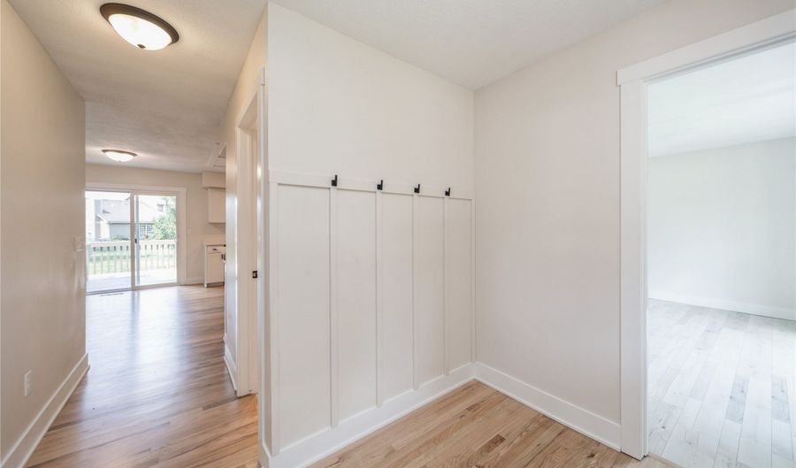 218 NE Mandy Ln, Ankeny, IA 50021 - 3 Beds, 3 Bath