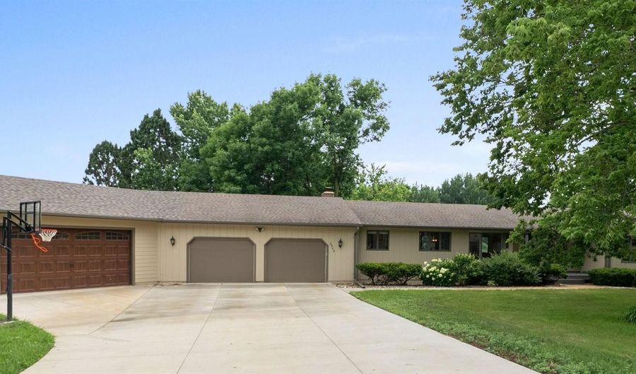 2908 N Oak Rd, Brandon, SD 57005 - 5 Beds, 4 Bath