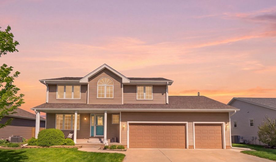1629 Ashwood Dr, Altoona, IA 50009 - 4 Beds, 4 Bath