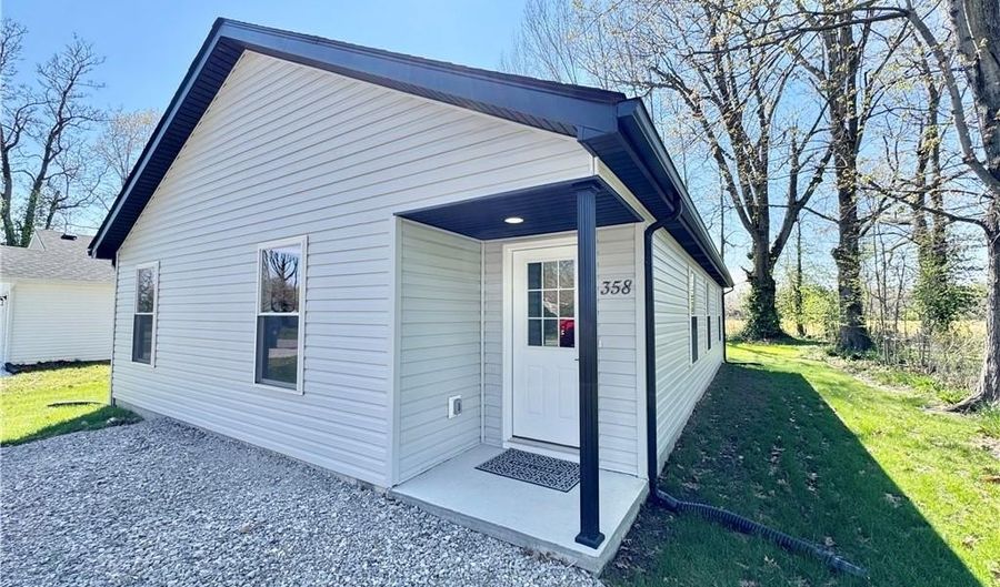 358 Oak St, Austin, IN 47102 - 3 Beds, 2 Bath