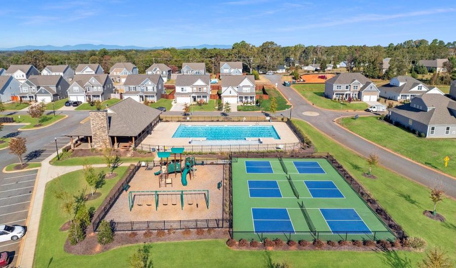 6015 Thicket Ln, Boiling Springs, SC 29316 - 4 Beds, 4 Bath