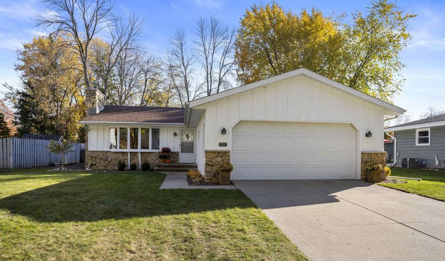 1500 REBECCA Ln, Appleton, WI 54915 - 3 Beds, 1 Bath