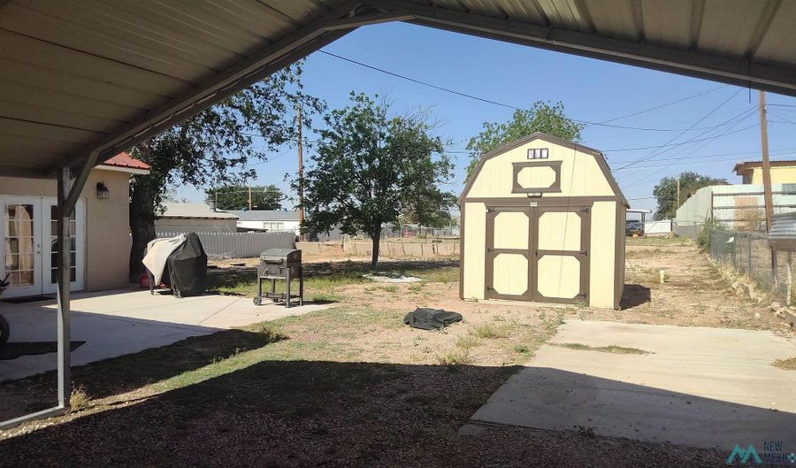 2325 Collins Ave, Carlsbad, NM 88220 - 3 Beds, 2 Bath