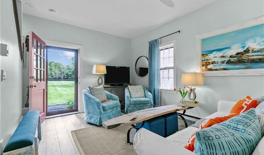 97 Narragansett Ave C4, Newport, RI 02840 - 2 Beds, 1 Bath
