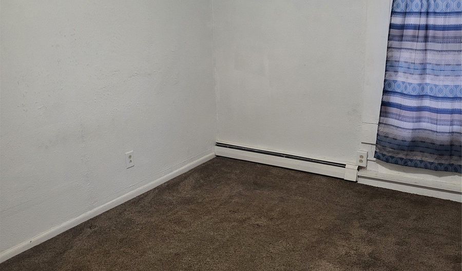 202 3rd St SE, Altoona, IA 50009 - 5 Beds, 2 Bath