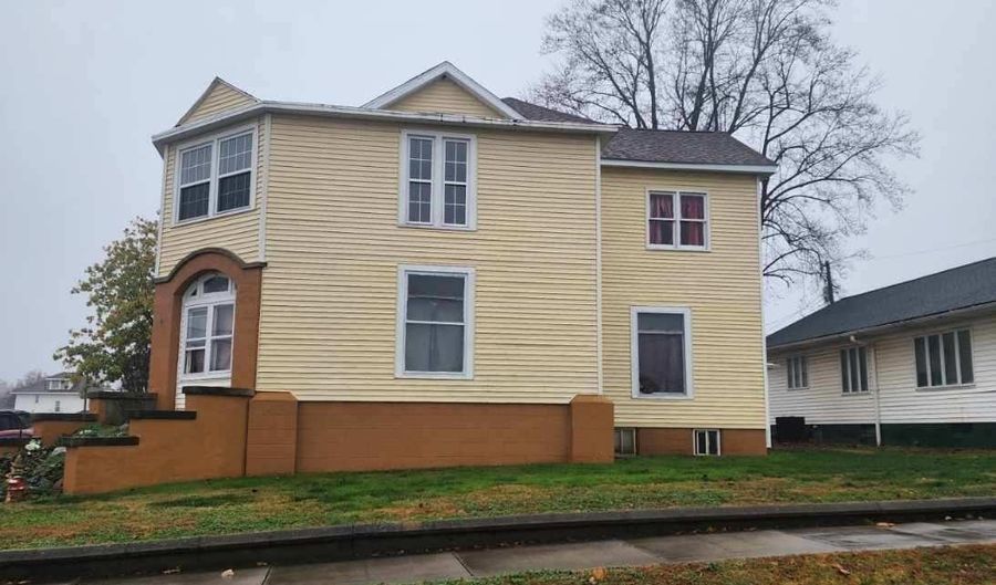 403 N MAin St, Bicknell, IN 47512 - 9 Beds, 7 Bath