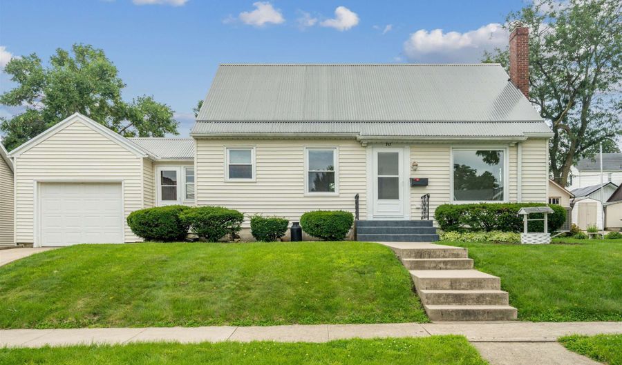 717 3rd Ave SE, Dyersville, IA 52040 - 3 Beds, 1 Bath