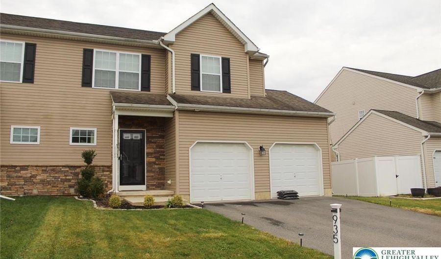 935 Graystone Cir, Allen, PA 18067 - 3 Beds, 3 Bath