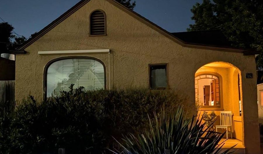 619 Oak St, Santa Rosa, CA 95404 - 2 Beds, 1 Bath