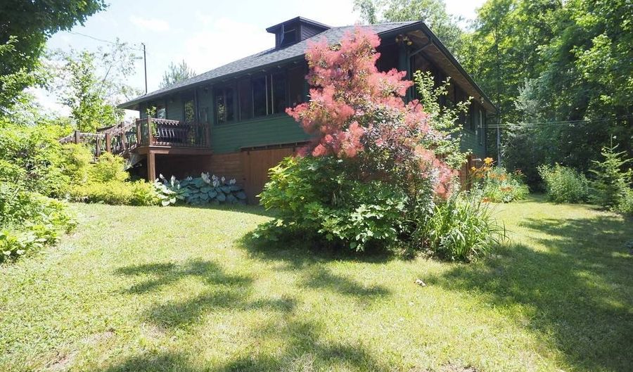 759 Young's Corners Rd, Amsterdam, NY 12010 - 2 Beds, 2 Bath