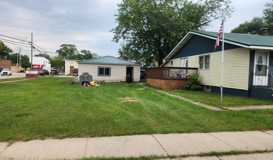 108 S OAK St, Adams, WI 53910 - 3 Beds, 1 Bath