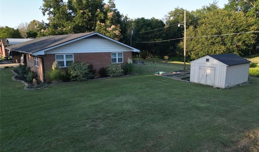 1110 S Sunnymeade Ave, Wewoka, OK 74884 - 2 Beds, 2 Bath