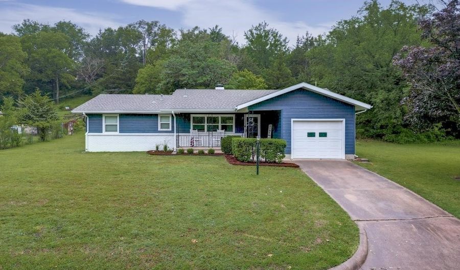 410 Highland Dr, Arkansas City, KS 67005 - 3 Beds, 2 Bath