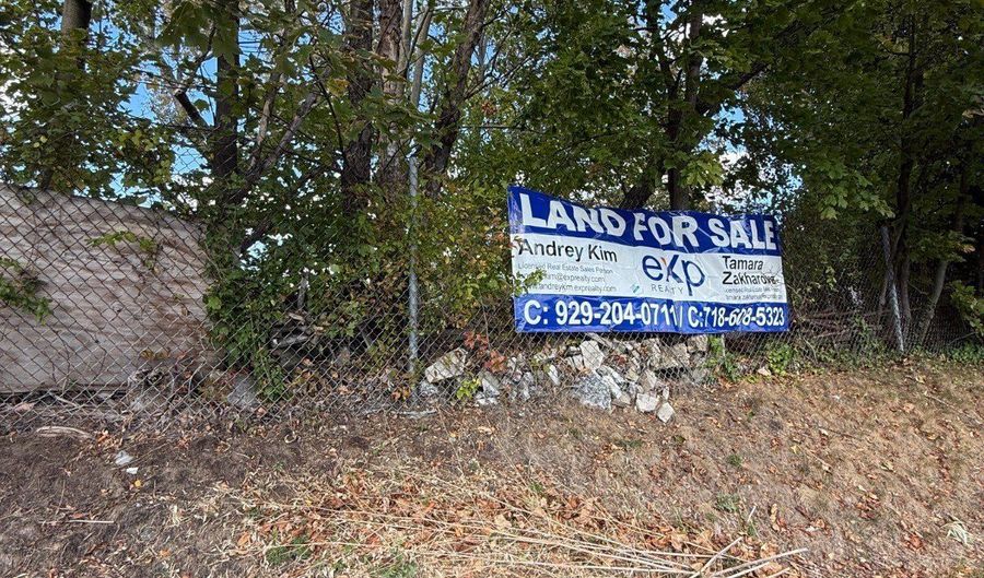 967 Sunrise Hwy, Long Island City, NY 11704 - 0 Beds, 0 Bath