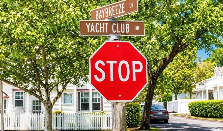 1014 BAYBREEZE Ln, Ocean Pines, MD 21811 - 4 Beds, 3 Bath