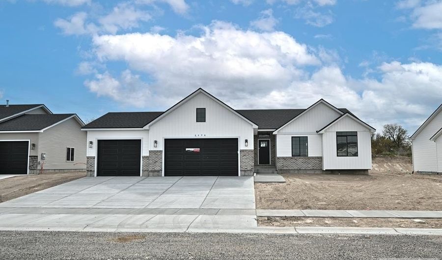 3179 Roundup Ln, Ammon, ID 83406 - 3 Beds, 2 Bath