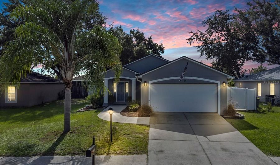 124 EAGLE POINT Blvd, Auburndale, FL 33823 - 3 Beds, 2 Bath