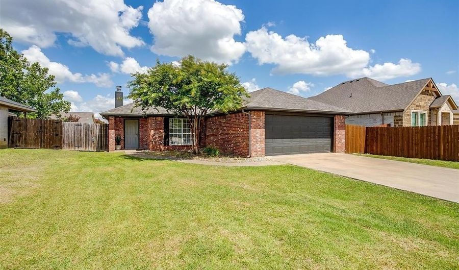 208 Cheyenne Trl, Alvarado, TX 76009 - 3 Beds, 2 Bath