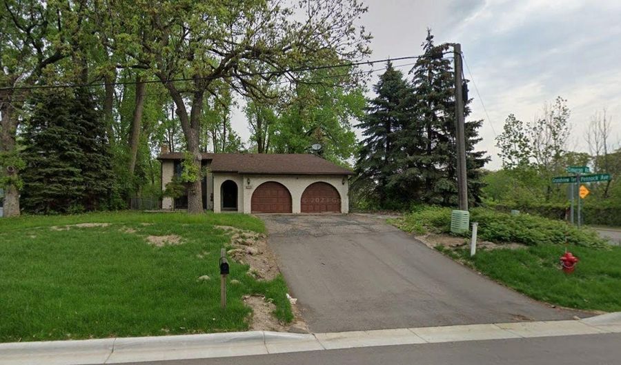 404 Cimarron Rd, Apple Valley, MN 55124 - 4 Beds, 3 Bath