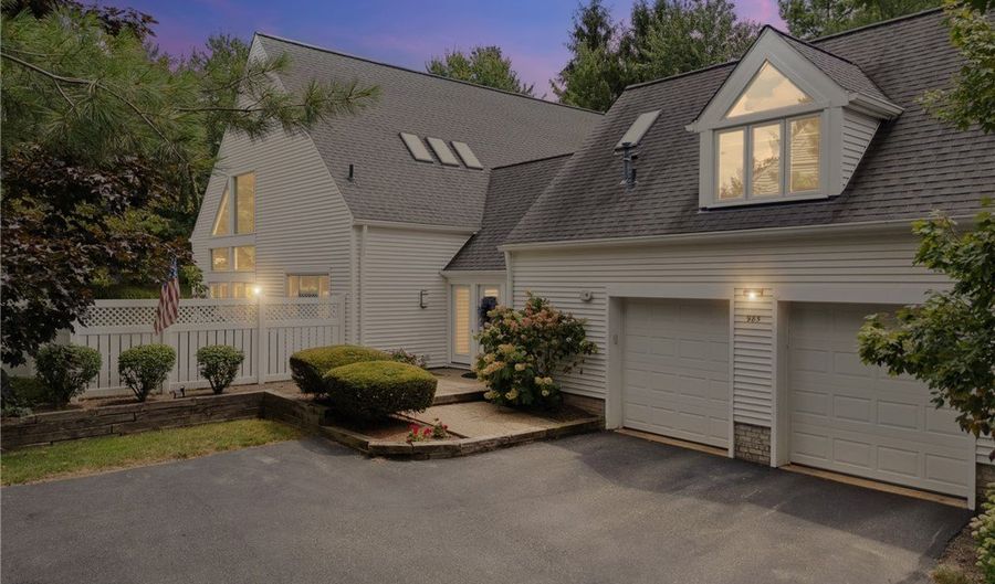 985 Goldenrod Trl, Aurora, OH 44202 - 3 Beds, 4 Bath