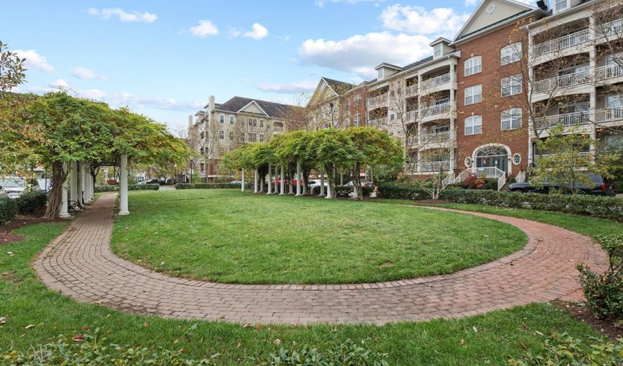 5112 DONOVAN Dr 107, Alexandria, VA 22304 - 2 Beds, 2 Bath