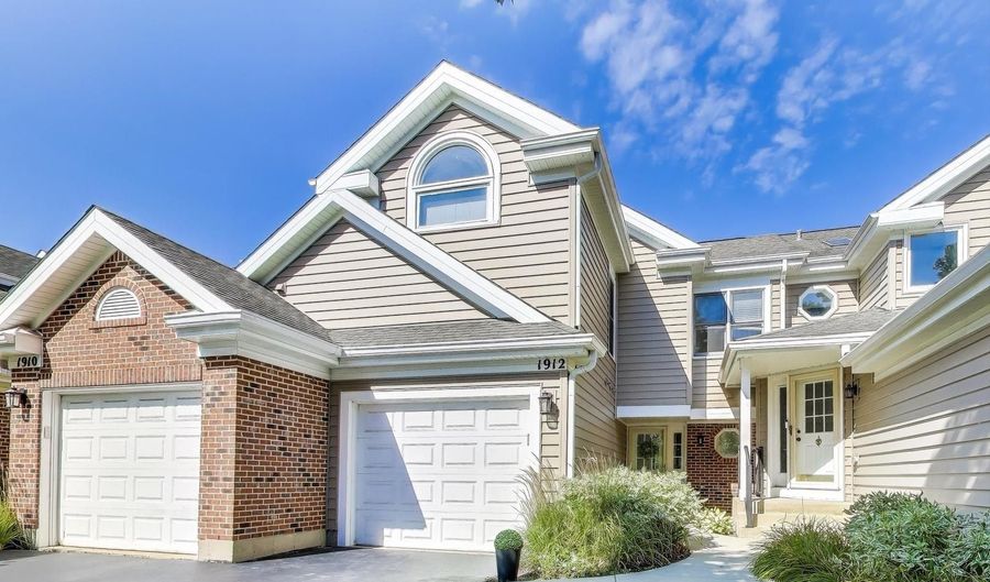 1912 N Coldspring Rd, Arlington Heights, IL 60004 - 2 Beds, 2 Bath