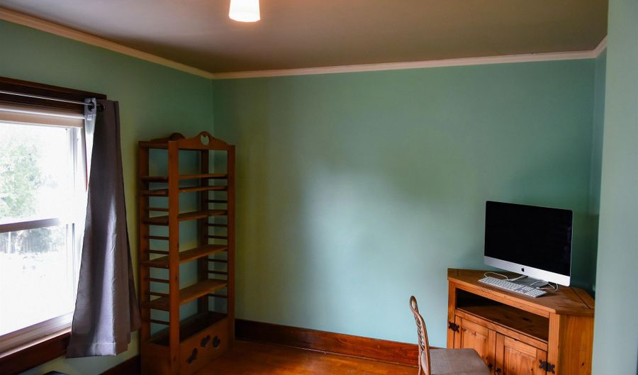 1011 W OKLAHOMA St, Appleton, WI 54914 - 3 Beds, 1 Bath