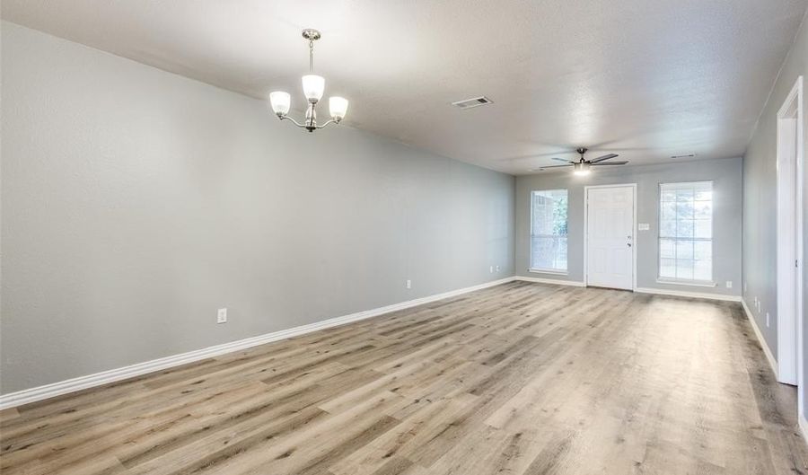 914-916 S Interurban St, Anna, TX 75409 - 2 Beds, 2 Bath