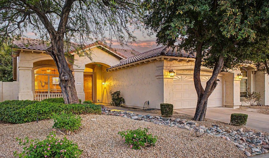 4309 E RANCHO CALIENTE Dr, Cave Creek, AZ 85331 - 2 Beds, 2 Bath
