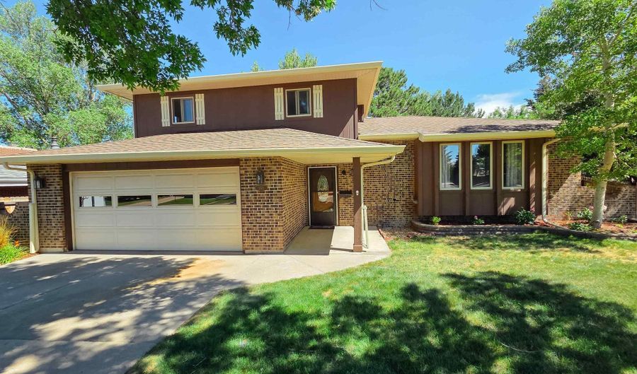 950 APACHE St, Cheyenne, WY 82009 - 3 Beds, 3 Bath