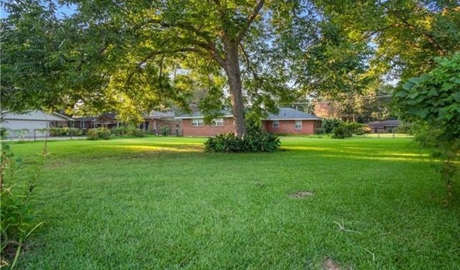 1802 SHIRLEY PARK Pl, Alexandria, LA 71301 - 3 Beds, 2 Bath